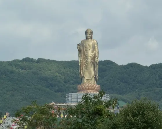 Spring Temple Buddha is one of the tallest statues
