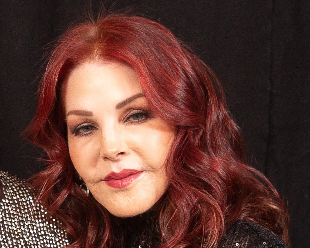 Priscilla Presley suffered from plastic surgery criticisms