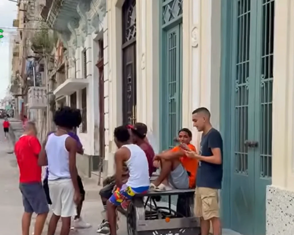 Begging Childrens is one of the amazing facts about Cuba