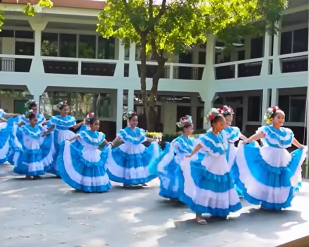 Hunguh Hunguh Dance is one of the amazing facts about Honduras