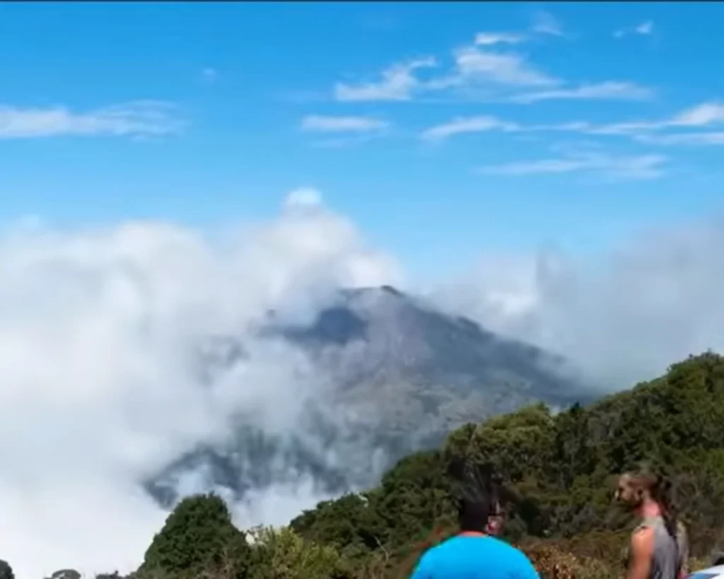Active Volcanoes is one of the amazing facts about Costa Rica