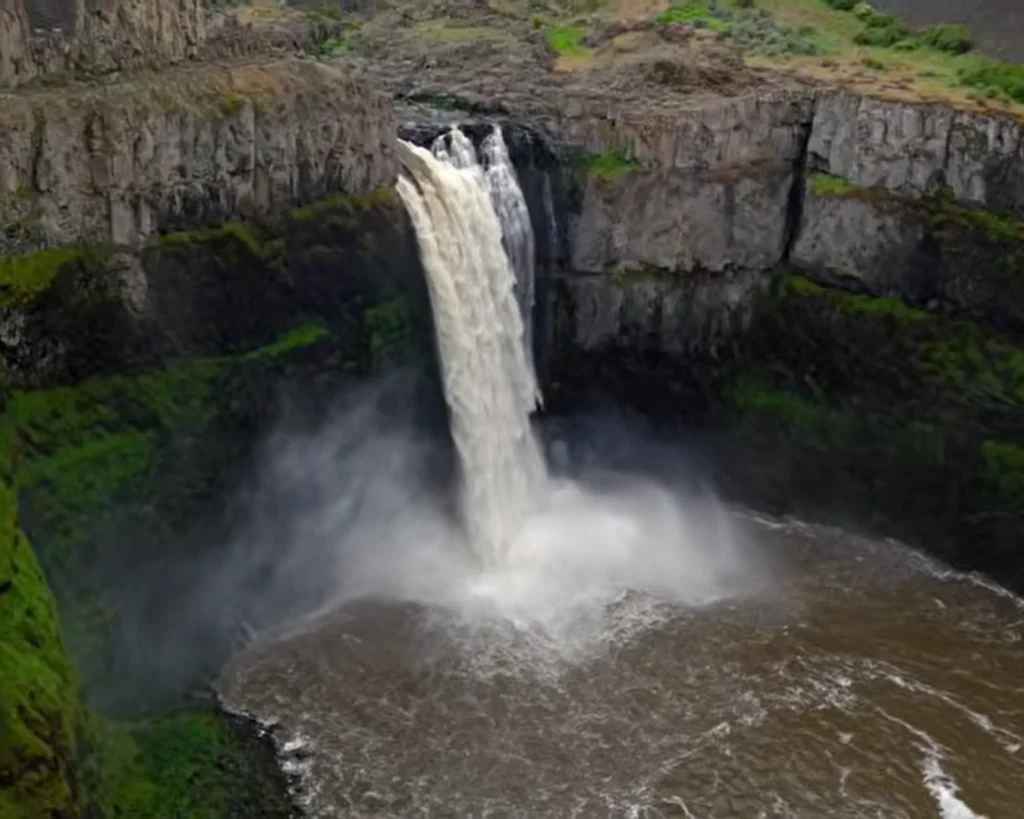 Palouse Falls is one of the best Washington falls