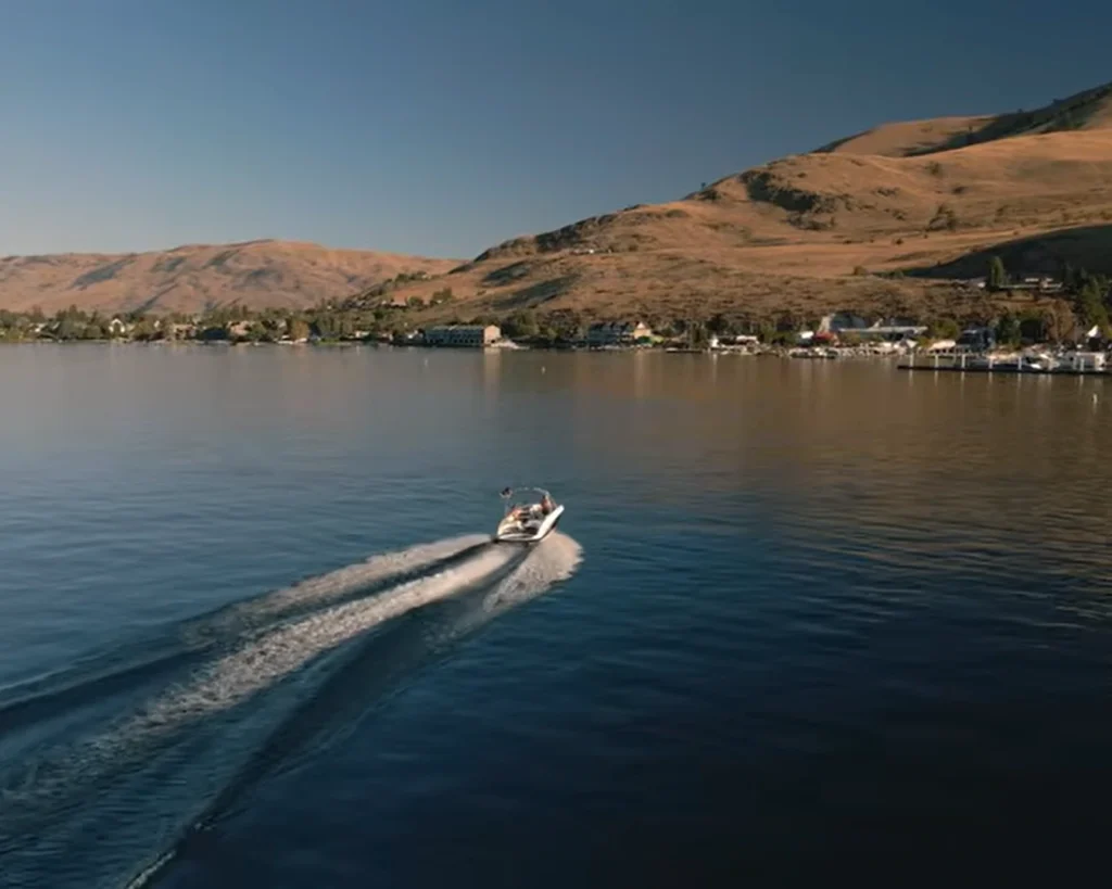 Lake Chelan is one of the best lakes of Washington