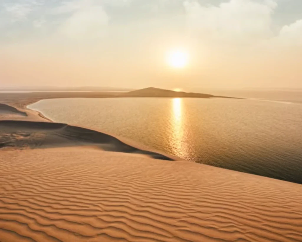 Sand Sea is one of the shocking facts about Qatar