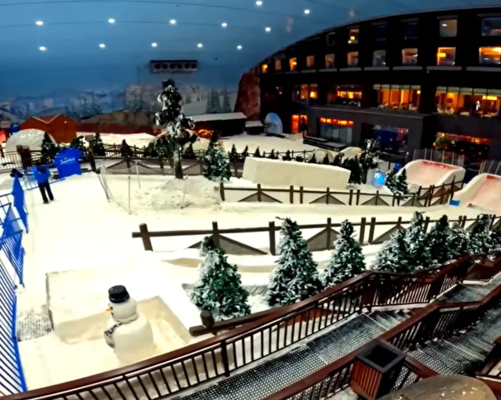 Indoor Ski Resort is one of the amazing facts about Dubai