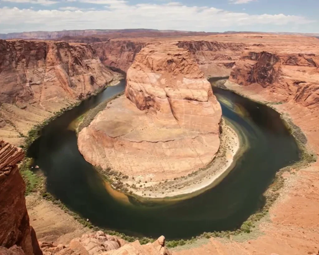 Appearance is one of the interesting facts about Horseshoe Bend