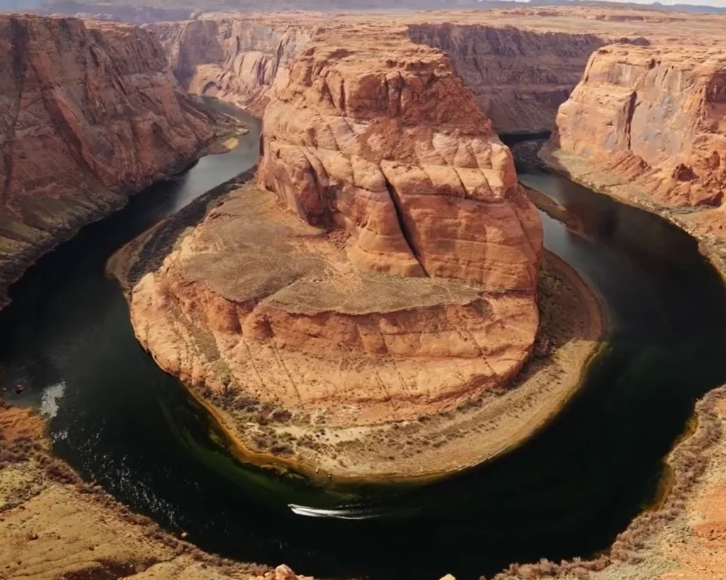 Color is one of the interesting facts about Horseshoe Bend