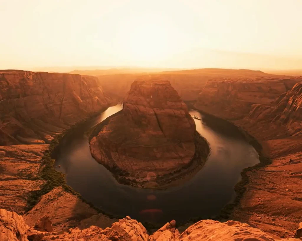 Shape is one of the interesting facts about Horseshoe Bend