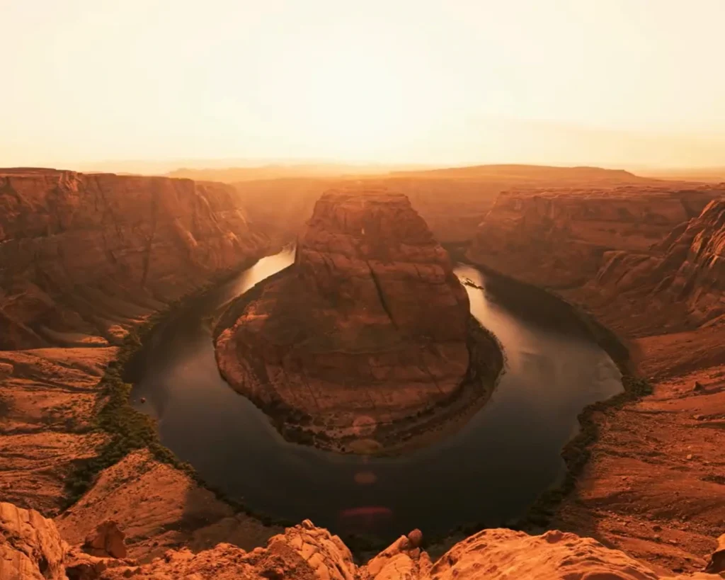 Size is one of the interesting facts about Horseshoe Bend